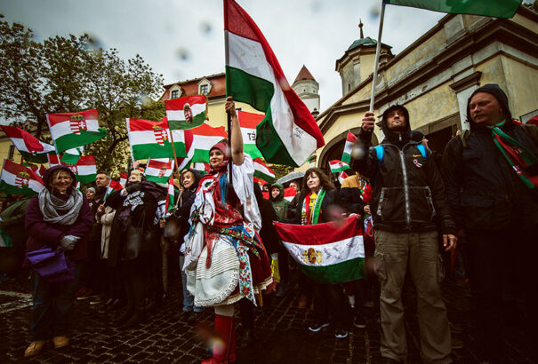 A pozsonyi himnusztüntetés legkifejezőbb, leghatásosabb pillanatai  – Képgaléria