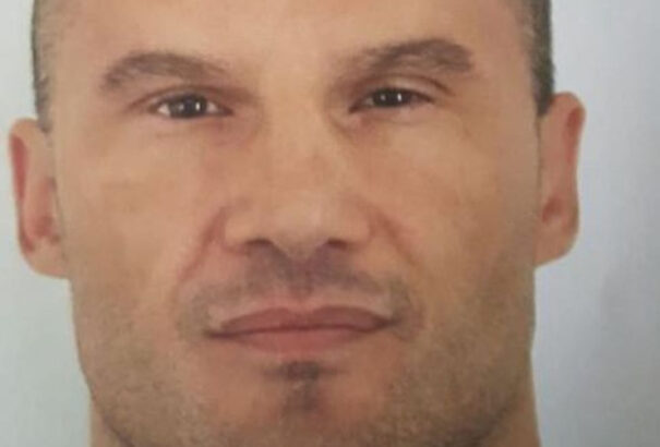 Fegyvere van és veszélyes: körözést adtak ki a délutáni pozsonyligetfalui lövöldözés gyanúsítottja ellen