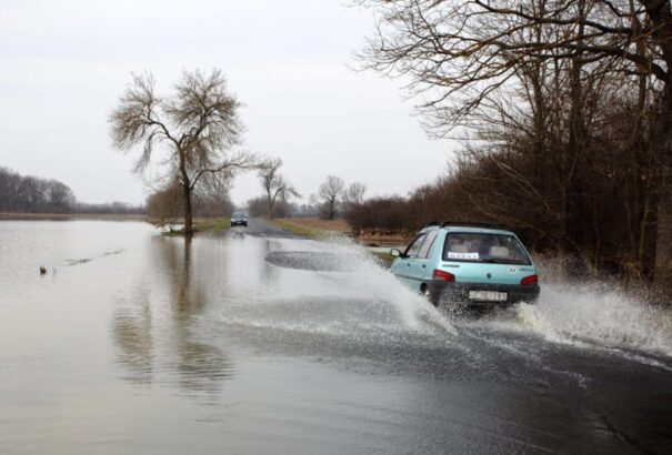 Árhullám vonul le a Dunán és a Tiszán