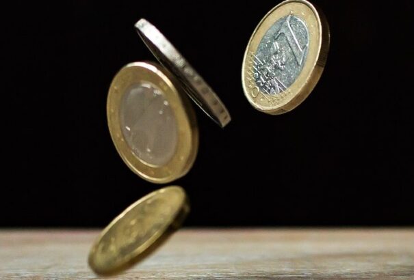 Az Európai Bizottság visszavágta a várható gazdasági növekedést az eurozónában. Szlovákiában is