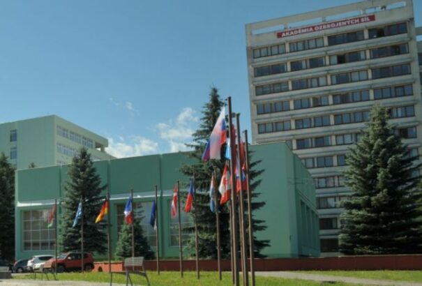 Kiesett a negyedik emeletről, meghalt a 23 éves katona