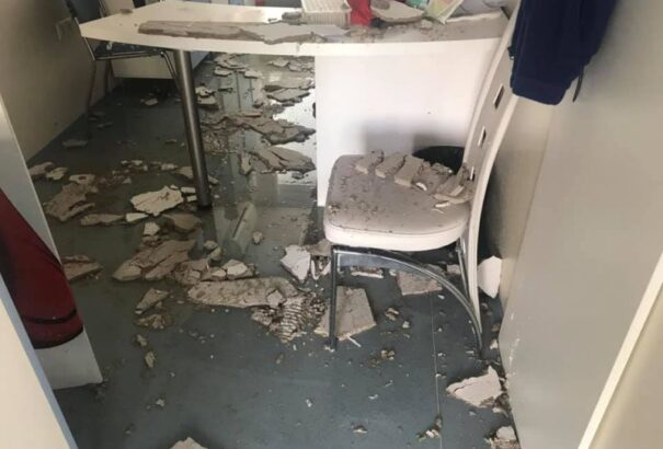 Átmenetileg bezárták az egyik pozsonyi poliklinikát – felrobbant benne a tűzcsap (Képek)