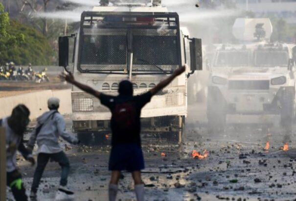 Bűnbanda-rendőrség összecsapásnak álcázott politikai leszámolásokra derült fény Venezuelában