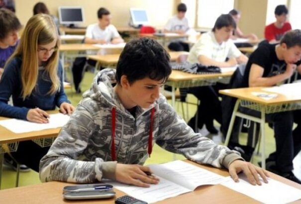 Ma kezdik a középiskolai felvételi vizsgákat a kilencedikesek