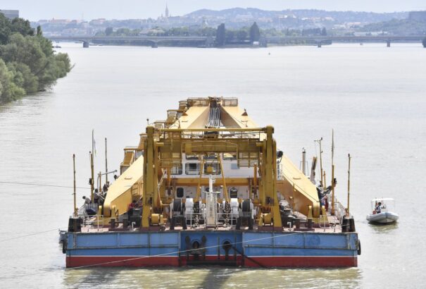 Csökkentik a Duna vízhozamát a bősi vízi erőműnél, hogy ki tudják emelni a Hableány roncsát