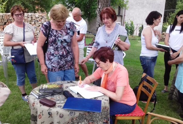 A szülőföld iránti szeretet is kiáramlik Buday Mária könyvéből