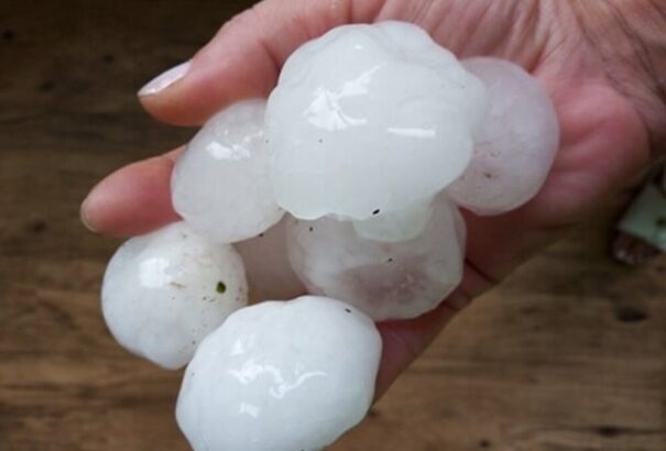 Pingponglabda nagyságú jegek potyogtak Kassán