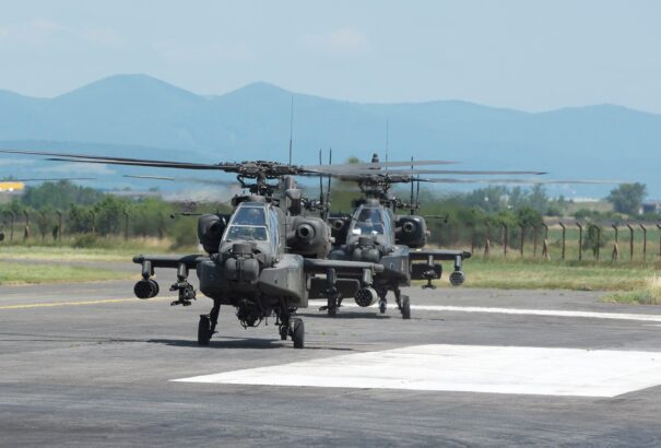 Kedd este megtankolhattak az amerikai helikopterek Pőstyénben