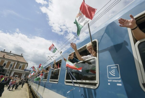 Elindult a Csíksomlyó Expressz és a Székely Gyors a csíksomlyói búcsúba