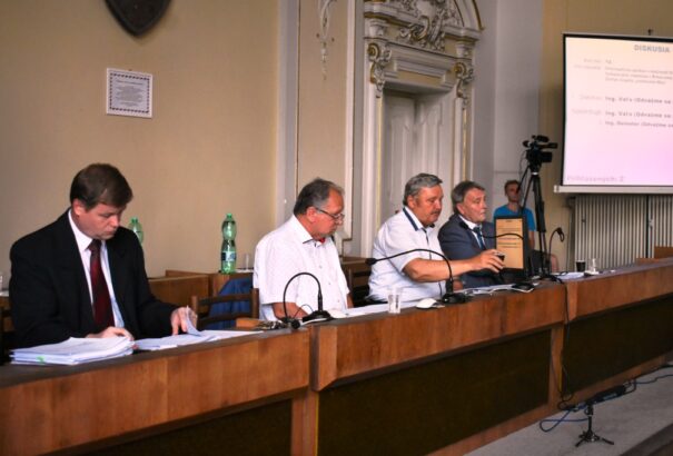 Feljelentés és viszont-feljelentés a rimaszombati képviselő-testületben