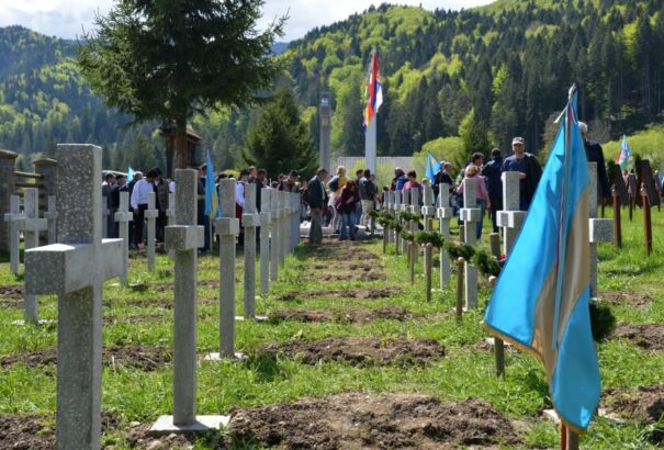 Úzvölgyi katonatemető – A Hargita megyei önkormányzat elnökét is megbírságolta a román csendőrség