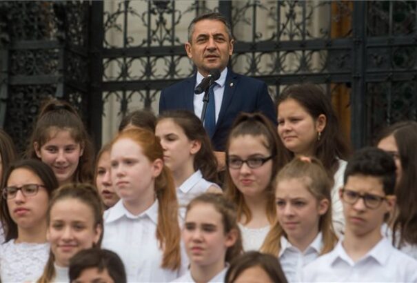 Nemzeti összetartozás napja – Potápi: a megmaradásunk nagy kérdése, hogy gyermekeinknek magyar jövőt tervezünk-e