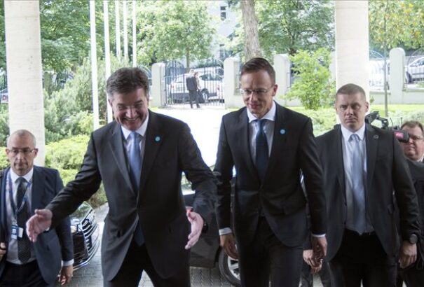 Szijjártó Péter Pozsonyban: nőtt a közép-európai térség érdekérvényesítő képessége