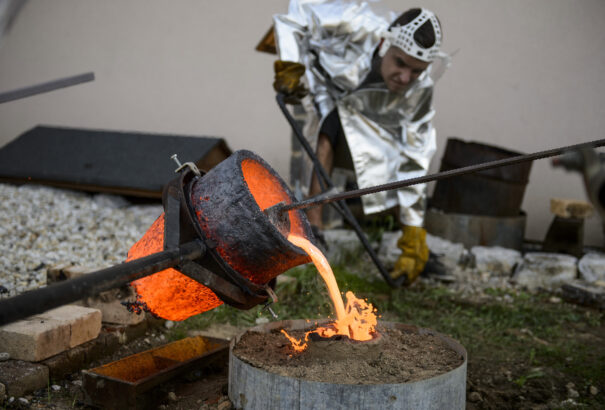 Így készülnek a felvidéki magyar harangöntő harangjai – képek