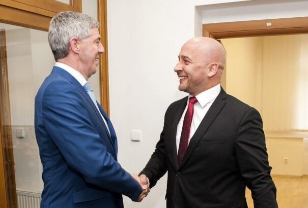 Egymásnak ellentmondó nyilatkozatok az MKP-nál: Menyhárt számára Bugár nem kizáró tényező