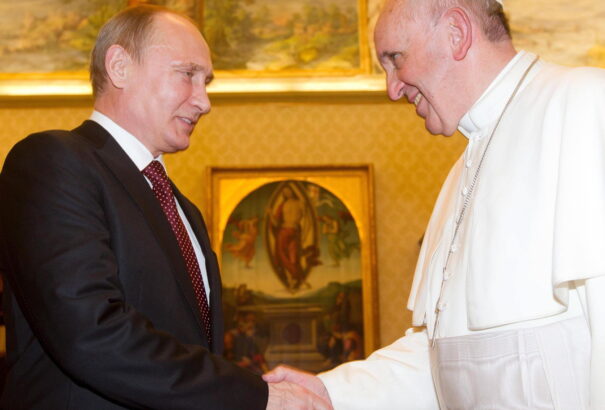 Ferenc pápa júliusban a Vatikánban fogadja Putyint
