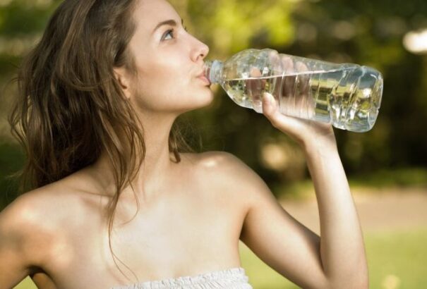 Ügyeljünk a hőség okozta rosszullétekre és a kellő mennyiségű napi folyadékbevitelre