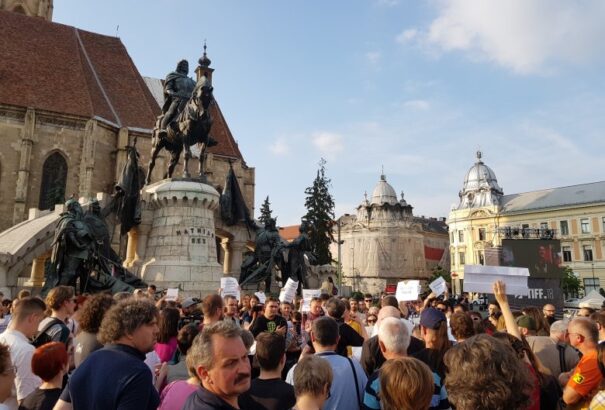 Úzvölgyi katonatemető – Román-magyar szolidaritási menetet rendeztek Kolozsváron