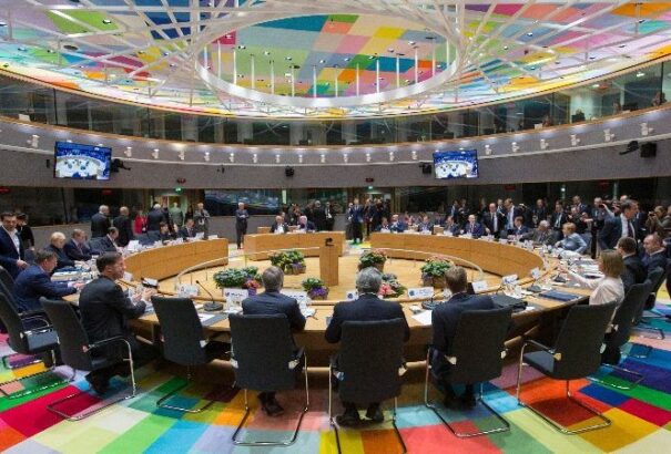 Elindult a balliberális médiabuldózer a magyar és lengyel vétó nyomán. Megszólaltak a szlovák liberálisok is