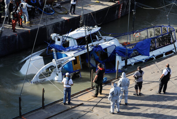 Így emelik ki az elsüllyedt Hableányt – Képek