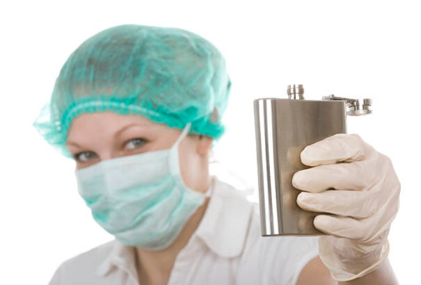 A gyermekorvosi rendelőben pénteken részegen szolgáló nővérke ma ismét munkába állt