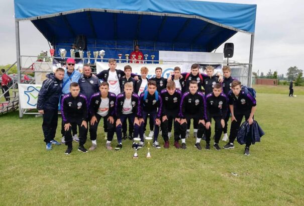 Stabil lábakon áll az utánpótlásnevelés Komáromban, szép eredményeket értek el a franciaországi tornán