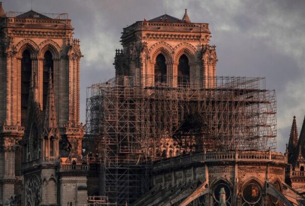 A Notre-Dame igencsak életben van. Szombaton újra miséznek a párizsi székesegyházban
