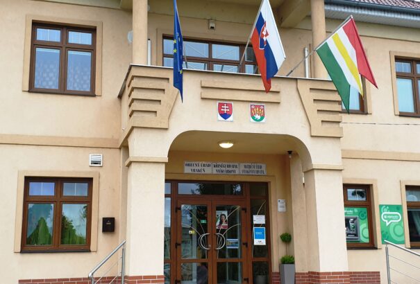 Az állami és közalkalmazottak egyszeri, 350 eurós jutalmat kapnak. Januártól 3 százalékkal emelkedik a fizetésük is