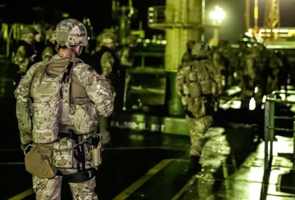 Az egyik iráni főtanácsadó azt javasolja, Irán is foglaljon el brit tankert, ha nem engedik el az ővékét