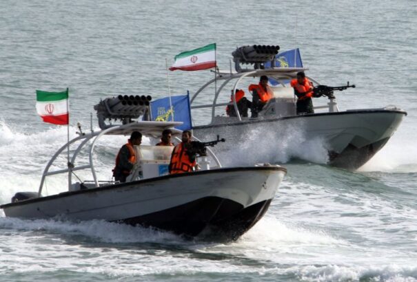 Irán elfoglalt egy „külföldi” tankert, mert állítólag olajat csempészett