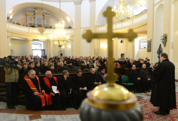 Az OĽaNO szerint a kormány az egyházak és az állam szétválasztását készíti elő