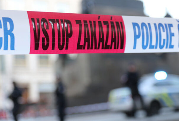 Tragédia: Csehországban egy volt újságíró fejbe lőtte a feleségét