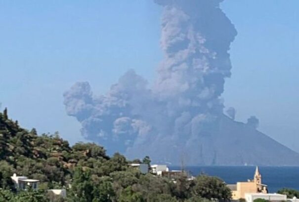Kitört a vulkán Stromboli szigetén, a turistákat evakuálják