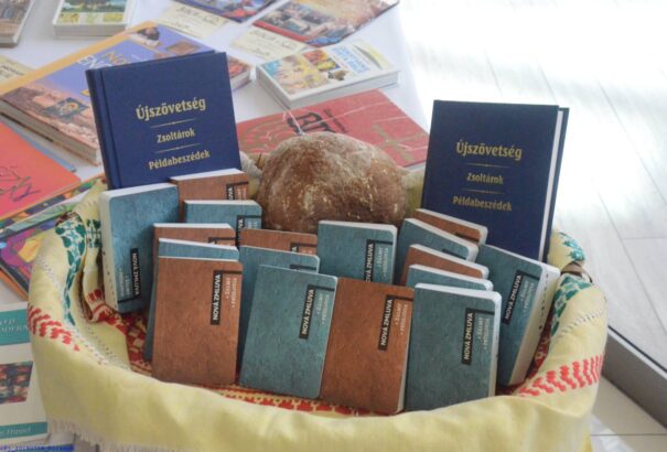 Biblia az utakon – vándorkiállítás a Könyvek könyvéről
