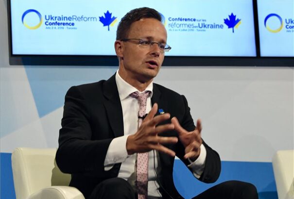 Szijjártó: Magyarország a kapcsolatok rendezését javasolja az új ukrán vezetésnek