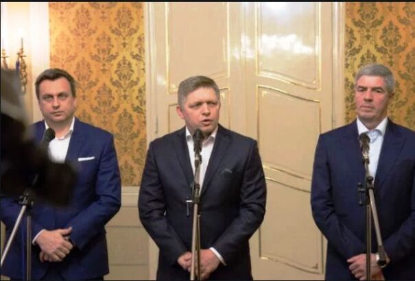 Fél évvel a választások előtt megszűnik a koalíciós szerződés. Gondok lehetnek a Smer-SNS-Most-Híd között