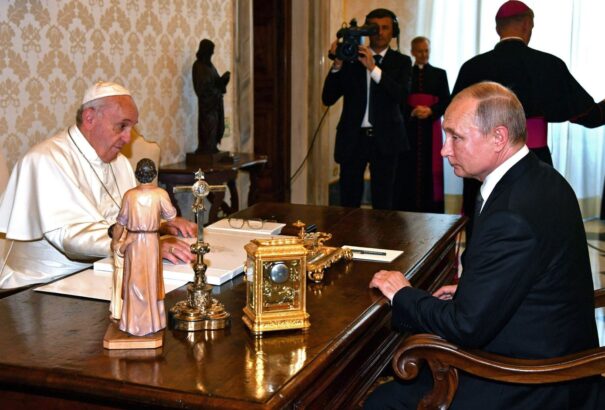 Találkozott Ferenc pápa és Vlagyimir Putyin