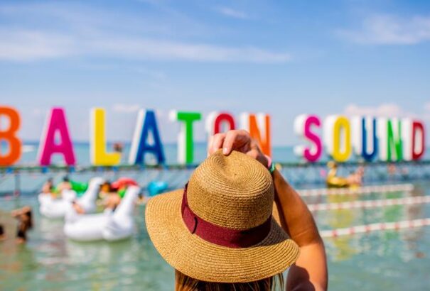 Ápolónőre támadt egy szlovák férfi a Balaton Soundon, kiutasították az országból