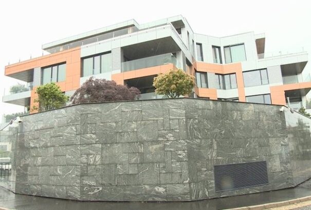 Az egykori igazságügyi miniszter lánya vásárolt lakásokat a Bonapartéban