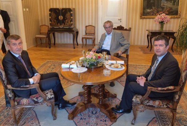 Kormányválság fenyeget Csehországban – inog a törékeny kisebbségi koalíció