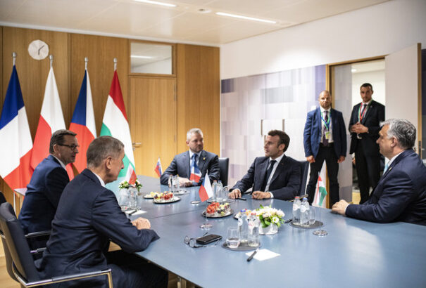 EU-csúcs: Ismét felfüggesztették a tanácsülést