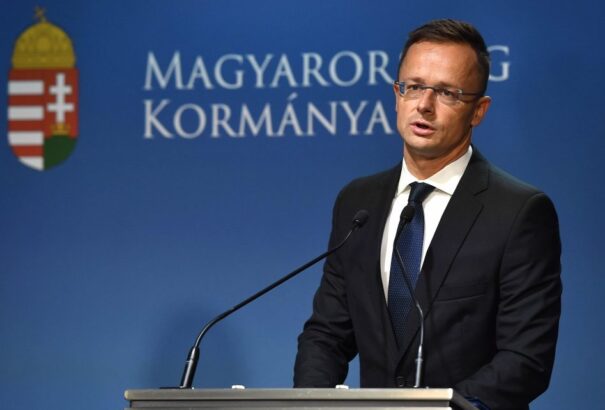 Szijjártó: 14,8 milliárd forintos autóipari beruházás érkezik Komáromba