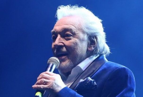 Emlékbankjegyet bocsátottak ki Csehországban a 80 éves Karel Gott tiszteletére