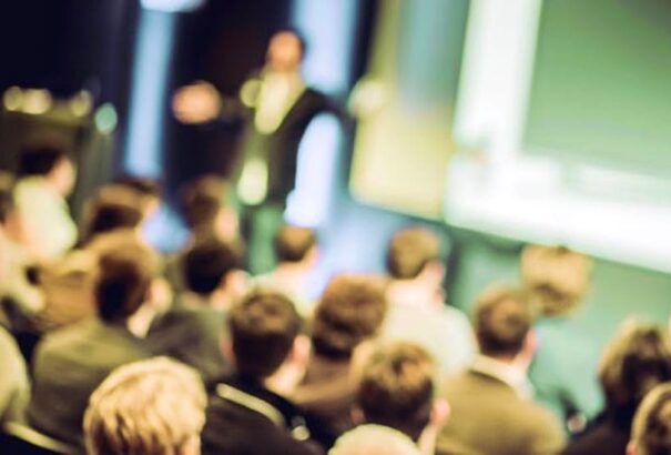 A migránsbűnözést, az IQ és a gének kapcsolatát kutatta a fiatal tudós. Rasszizmusért kidobták a Cambridgeről