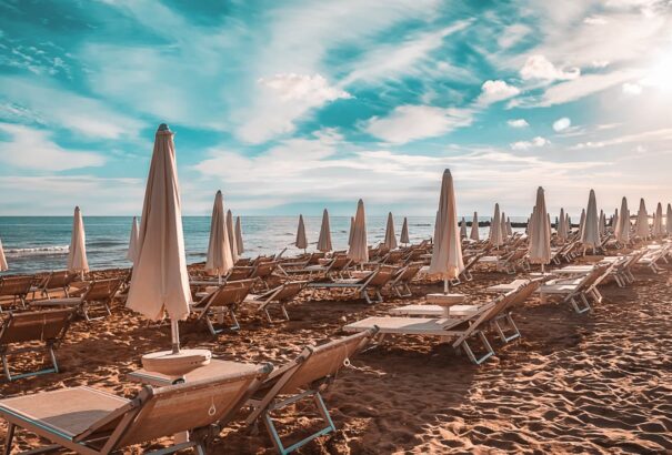 Új rendelkezés: az egyik leglátogatottabb olasz üdülőközpontban szombatonként tilos lesz az alkoholfogyasztás