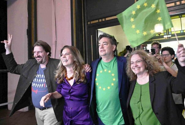 Kalita Gábor: Zöld emberkék kanaszta tánca