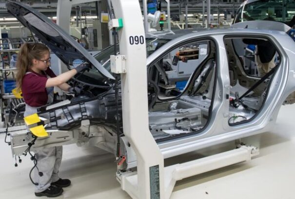 Elindult a Jaguar, nő a foglalkoztatás és a jövedelem. Akkor miért biceg a tátrai tigris?