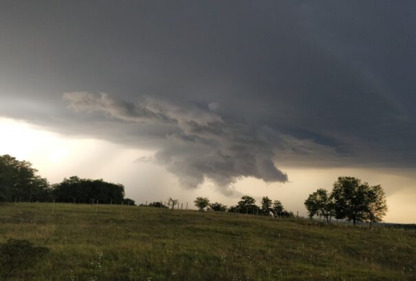 Erdőhát felől érkezik a szupercellás vihar