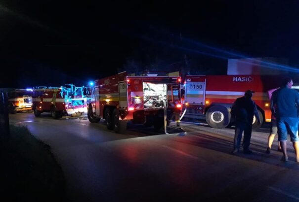 Családi ház égett Csiliznyáradon éjszaka – képek