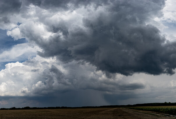 Az ország délkeleti fele 20 fokkal melegebb volt napközben, mint az északi